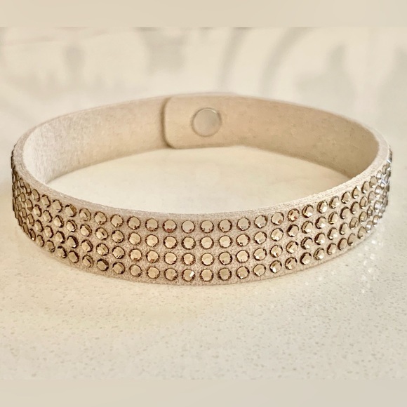 Touchstone Crystal Tri-Wrap Bracelet, Grey - Picture 5 of 6